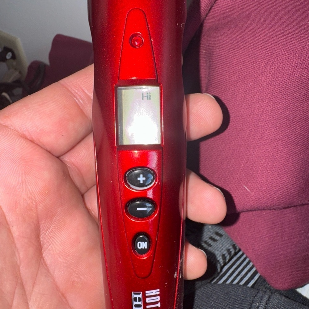 Hot Tools Helix 1 in Red and Black Hair Curling Wand - Picture 3 of 3